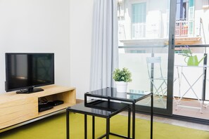 Superior-Apartment, 2 Schlafzimmer | Wohnbereich | Flachbildfernseher, DVD-Player