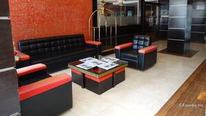Lobby sitting area - Manila Crown Palace Hotel (Manila)