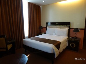 Minibar, in-room safe, desk, laptop workspace