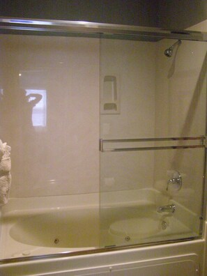 Apartment, 2 Schlafzimmer | Dusche im Bad