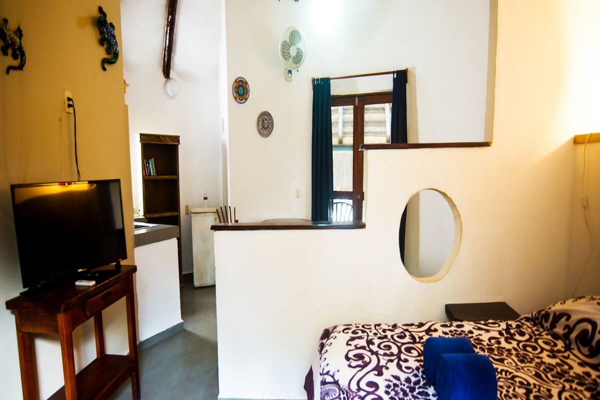 Minibar, caja de seguridad en la habitación, wifi gratis y ropa de cama 