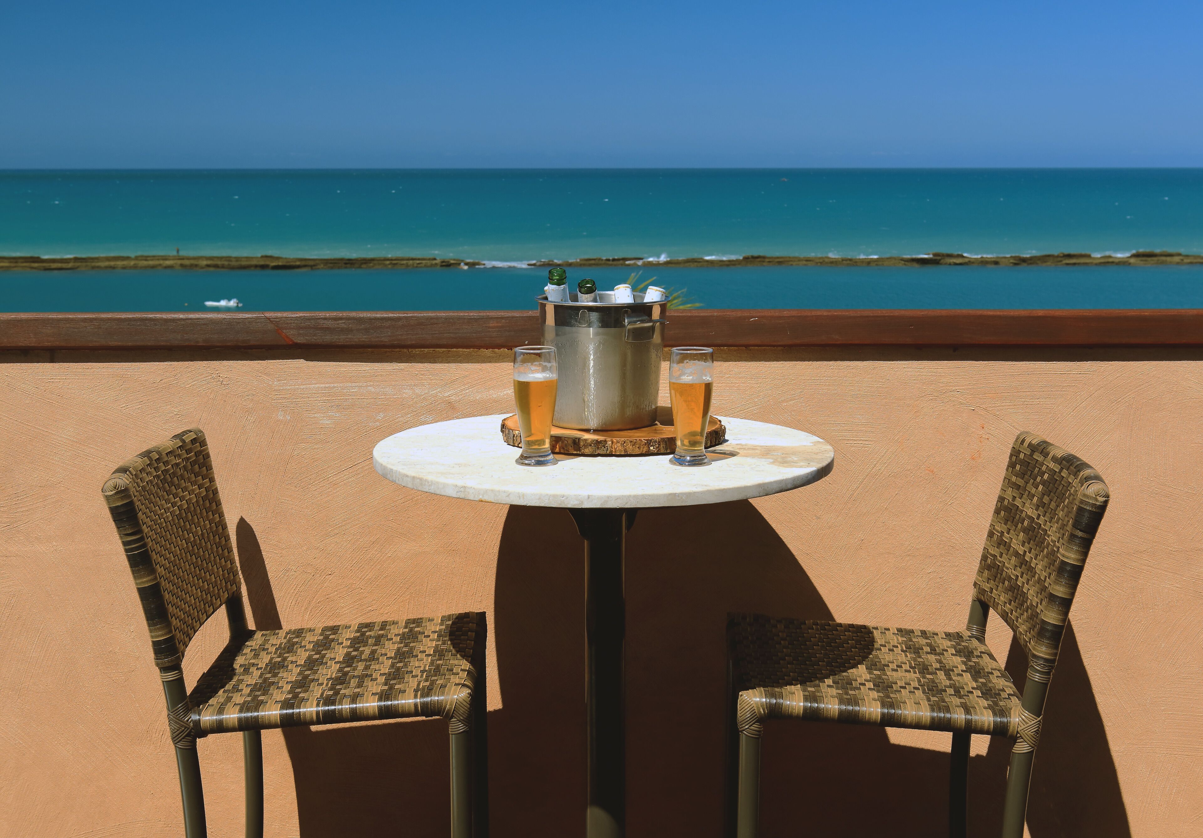 suite premium com varanda e jacuzzi | 2 bedrooms, minibar, in-room safe, individually decorated