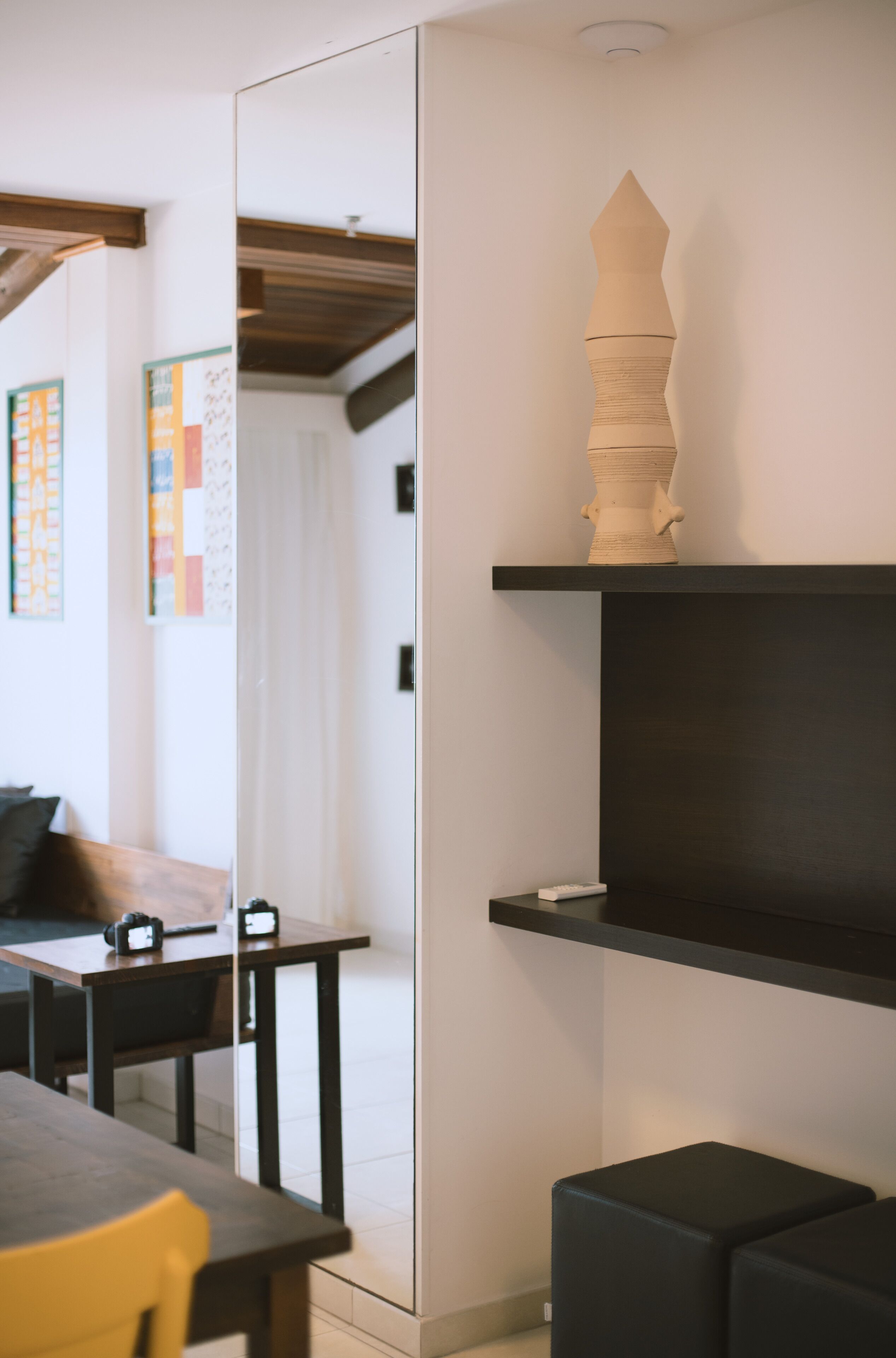 suite dos marechais | living area | 48-inch smart tv with cable channels, tv, netflix