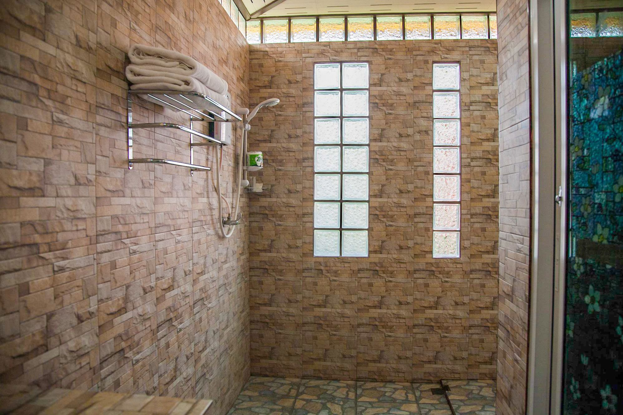 Superior Twin Room | Bathroom shower