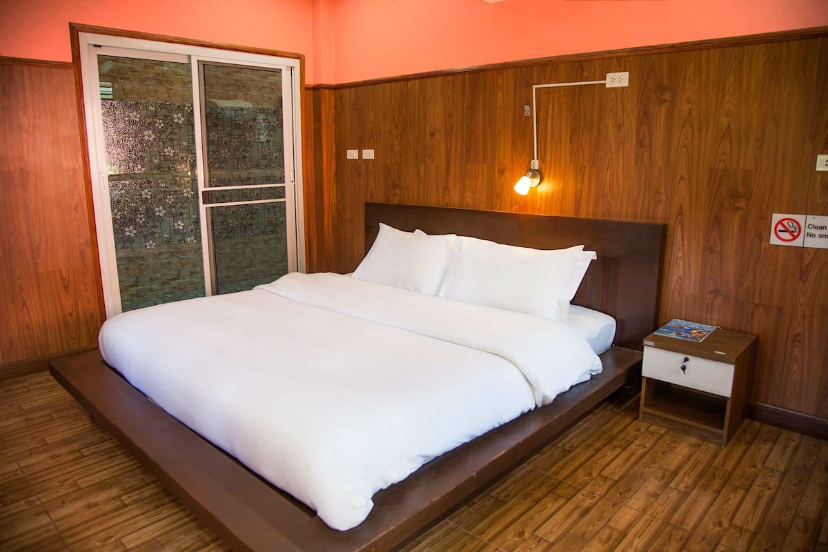 Superior Double Room | Meja, langsir/tirai gelap terus, katil lipat simpan/tambahan