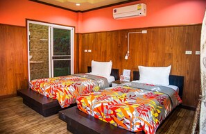 Superior Twin Room | Desk, blackout drapes, rollaway beds, free WiFi