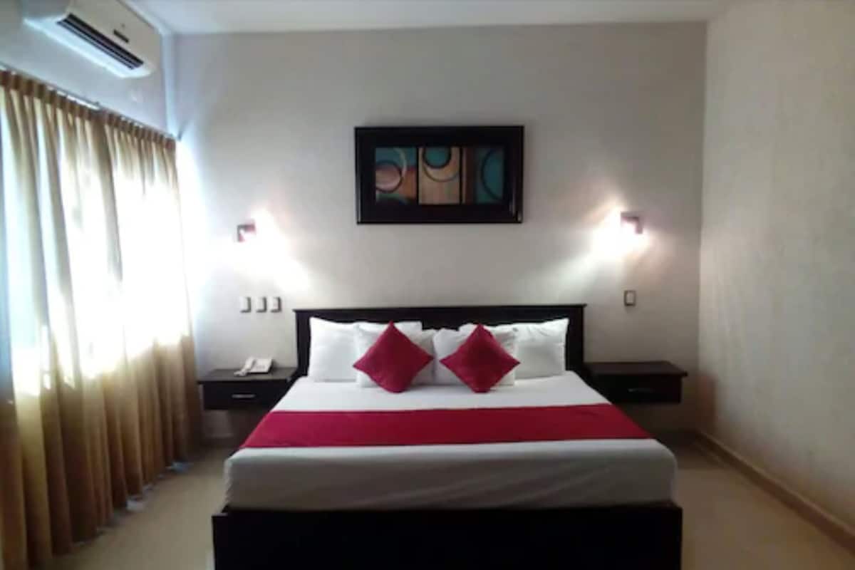 Double Room, 1 King Bed | Down comforters, desk, iron/ironing board, rollaway beds (surcharge)