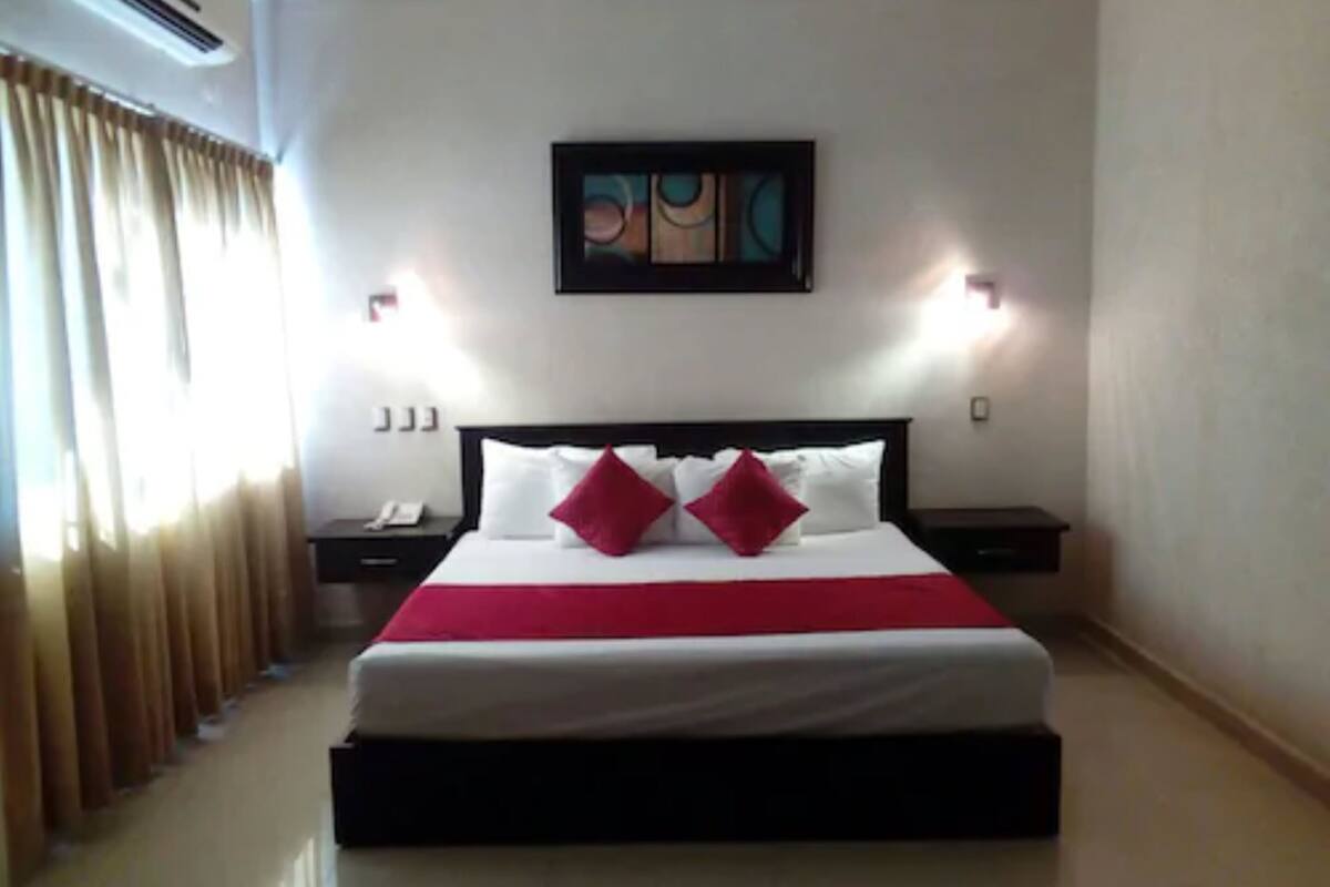 Double Room, 1 King Bed | Down comforters, desk, iron/ironing board, rollaway beds