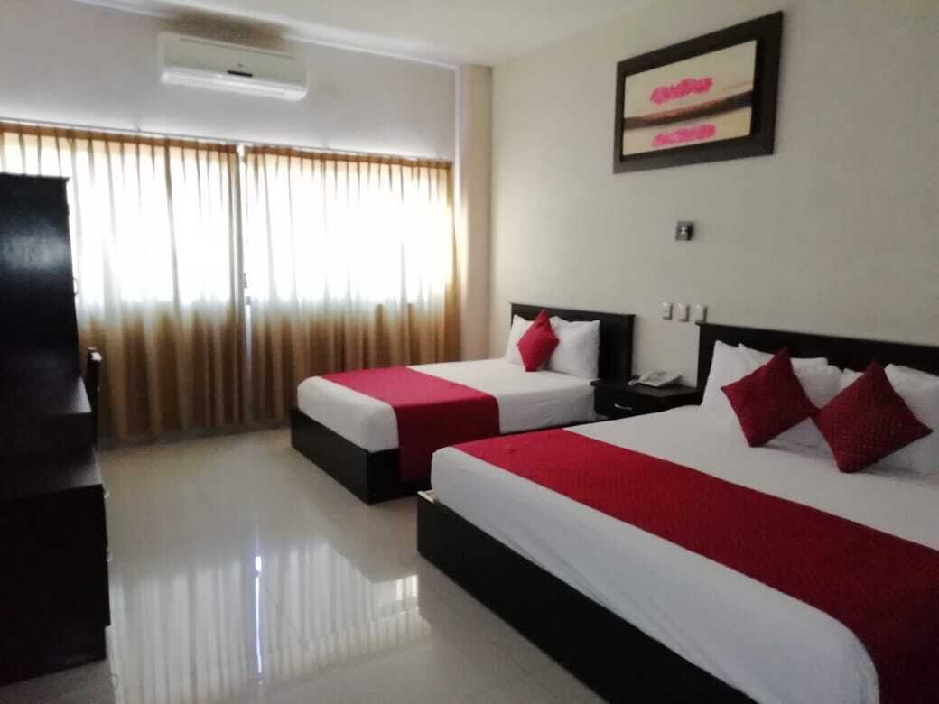 triple room | 1 bedroom, down duvets, desk, iron/ironing board