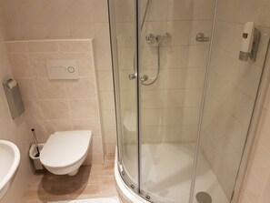 Deep-soaking bathtub, free toiletries, hair dryer, towels