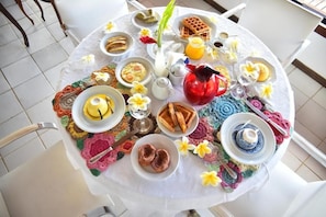 Serviço de café da manhã, culinária internacional, vistas para a praia 