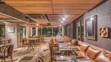 供应早餐、午餐和晚餐,巴西菜,海景