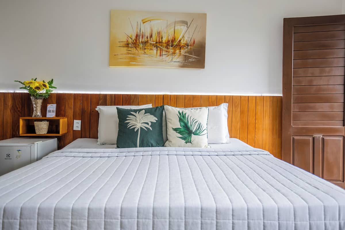 In-room safe, free WiFi, bed sheets