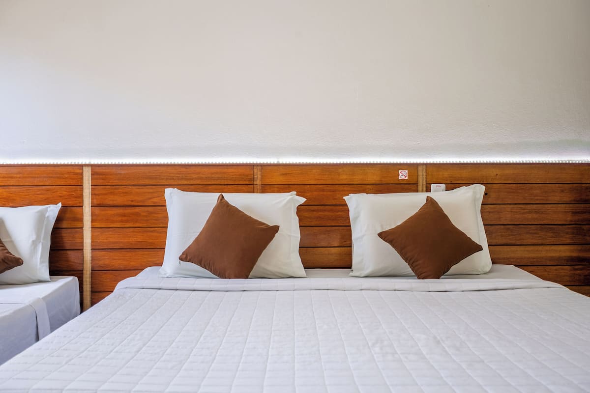 In-room safe, free WiFi, bed sheets