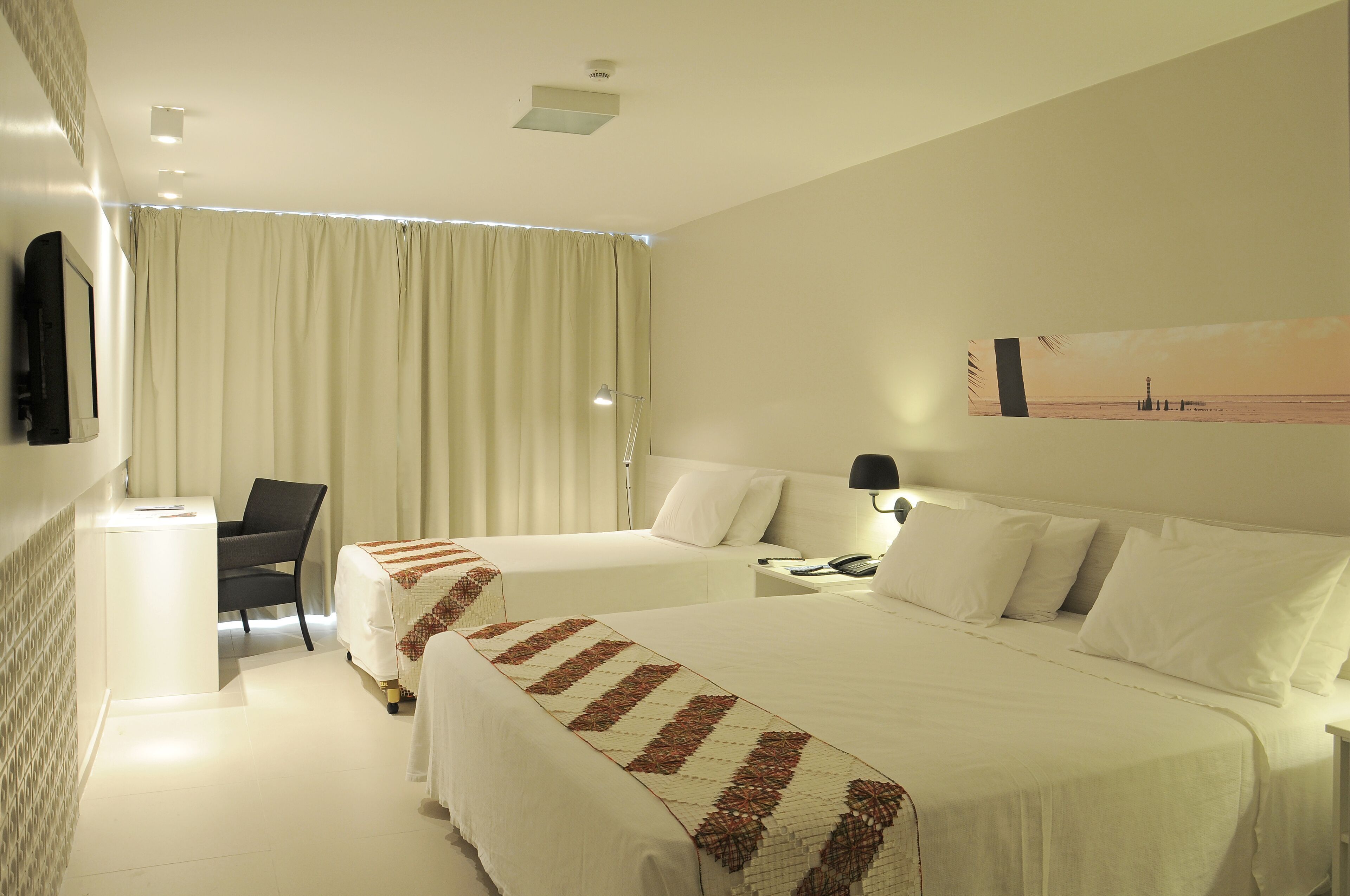 ميني بار وخزنة داخل الغرفة وواي فاي مجانًا