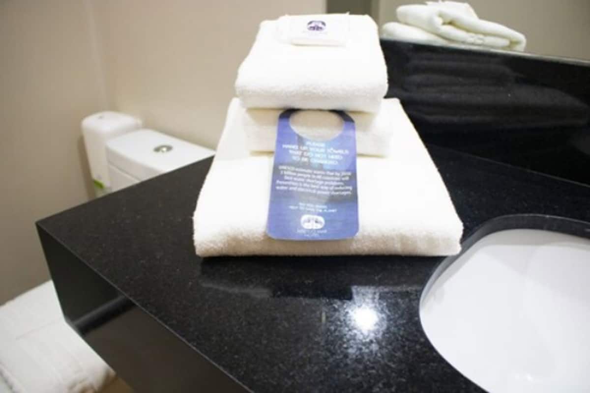 combined shower/bathtub, free toiletries, hair dryer, towels