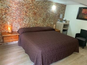 Junior Double Room | In-room safe, free WiFi