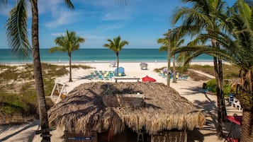 Suíte panorâmica, 1 cama King e sofá-cama, sacada, vista para a praia | Vista para praia/oceano