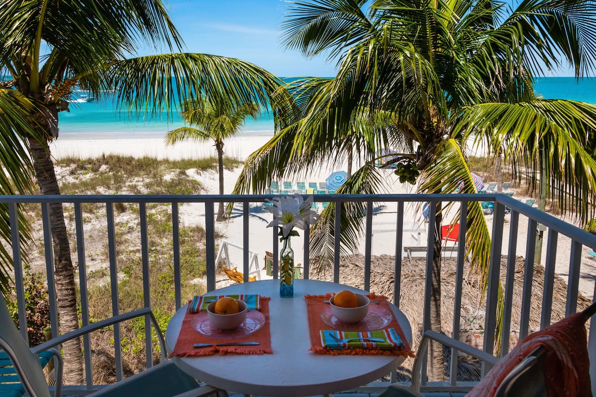 Penthouse de lujo, 1 cama King size y sofá cama, cocina, vista a la playa | Vista del balcón
