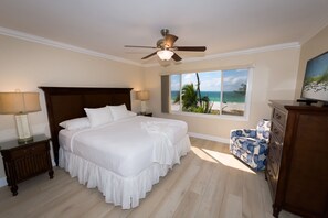 Sand Castle Penthouse | Premium bedding, pillowtop beds, individually decorated - Cedar Cove Resort and Cottages (Holmes Beach)