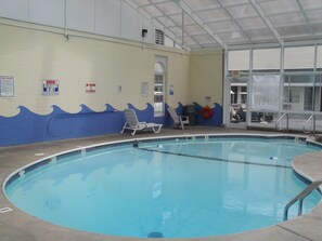 Outdoor pool - Caprice Motor Inn (Branson)