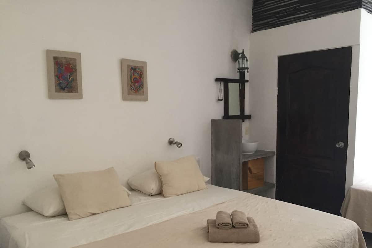 Caja fuerte, wifi gratis, ropa de cama