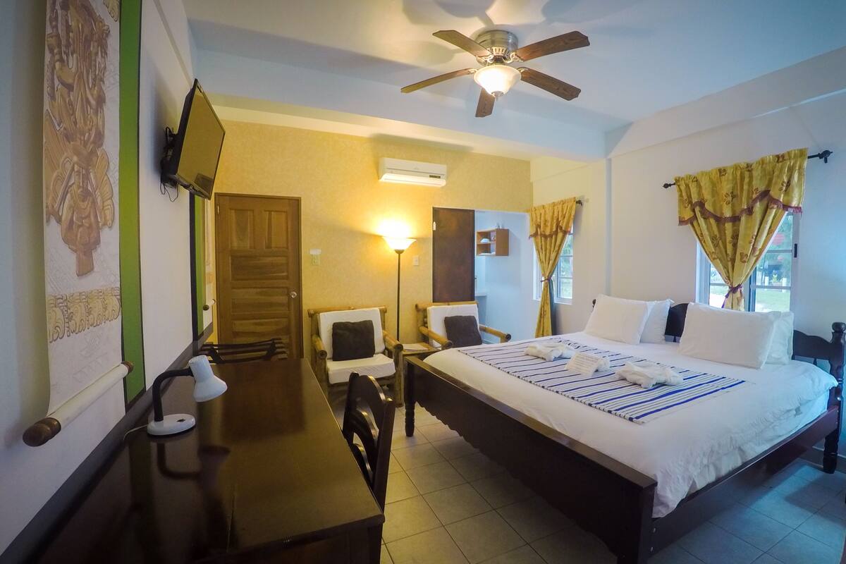Deluxe Room | In-room safe, desk, iron/ironing board, rollaway beds (surcharge)