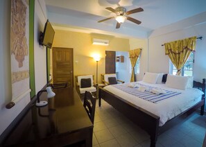 Deluxe Room | In-room safe, individually decorated, individually furnished, desk - Rumors Resort Hotel (San Ignacio)