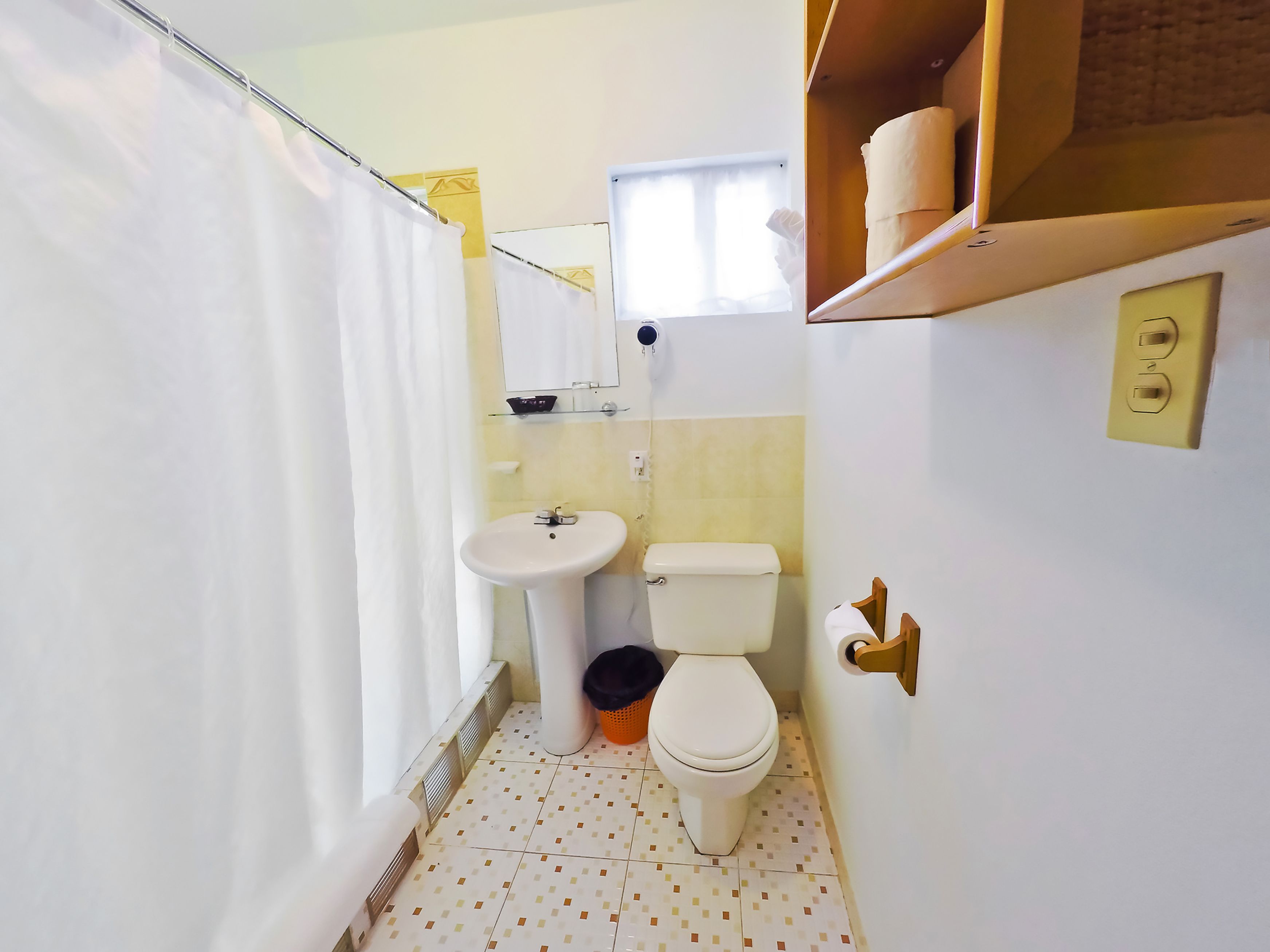 deluxe double room | bathroom | free toiletries, towels, soap, toilet paper
