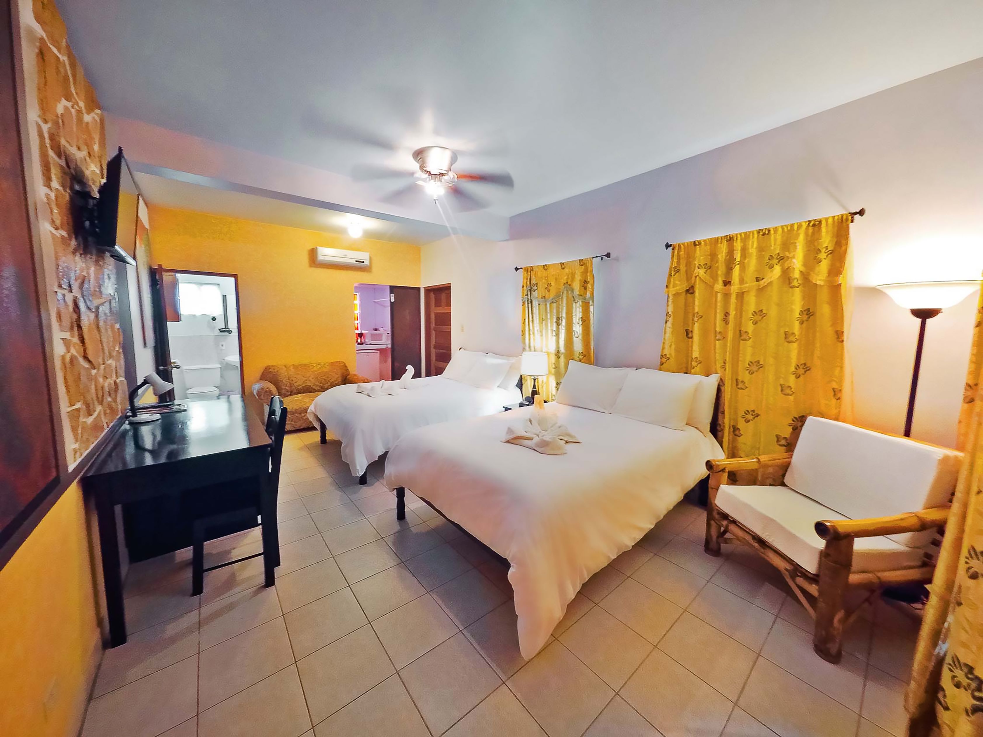 deluxe double room, balcony | in-room safe, individually decorated, individually furnished, desk