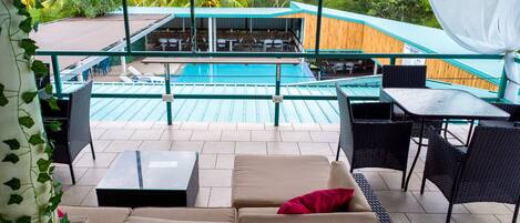 Breakfast and dinner served, international cuisine