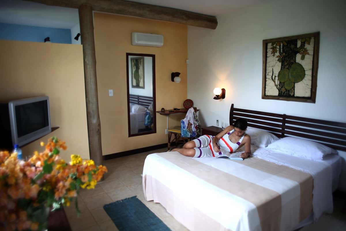 In-room safe, free WiFi, bed sheets