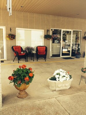 المنطقة المحيطة بالمنشأة