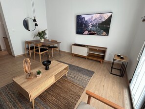 Appartement Premium, 1 très grand lit | Coin séjour