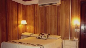 Standard Room, 1 Double Bed | Desk, bed sheets - Hotel Fundador (Monterrey)