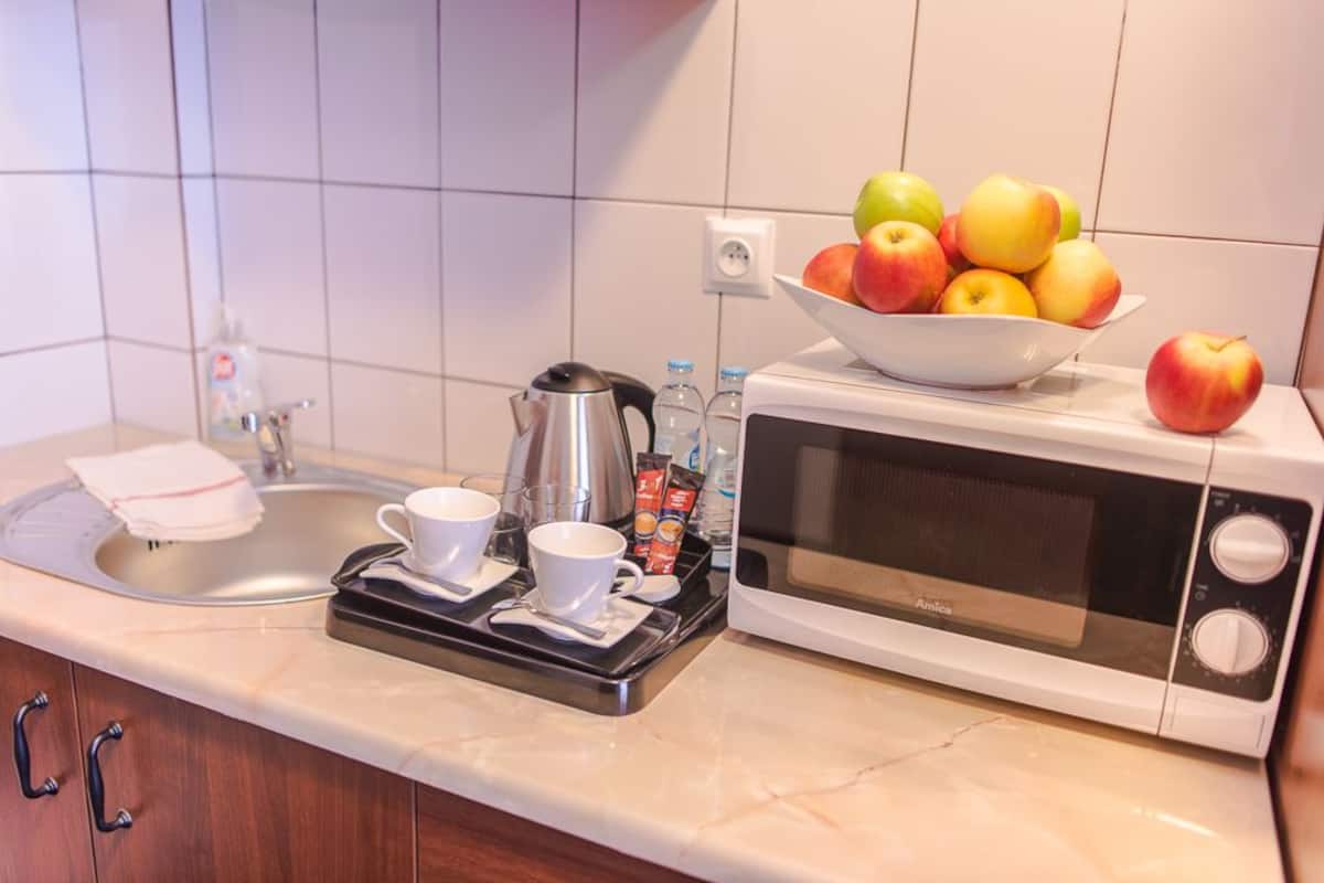 triple room | private kitchenette | coffee/tea maker, electric kettle