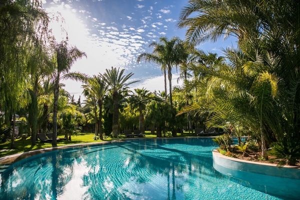 3 outdoor pools, sun loungers