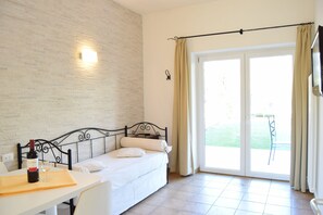 32-Zoll-Flachbildfernseher mit Satellitenempfang, Fernseher