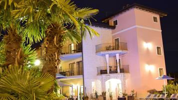 Outdoor pool, pool umbrellas, pool loungers