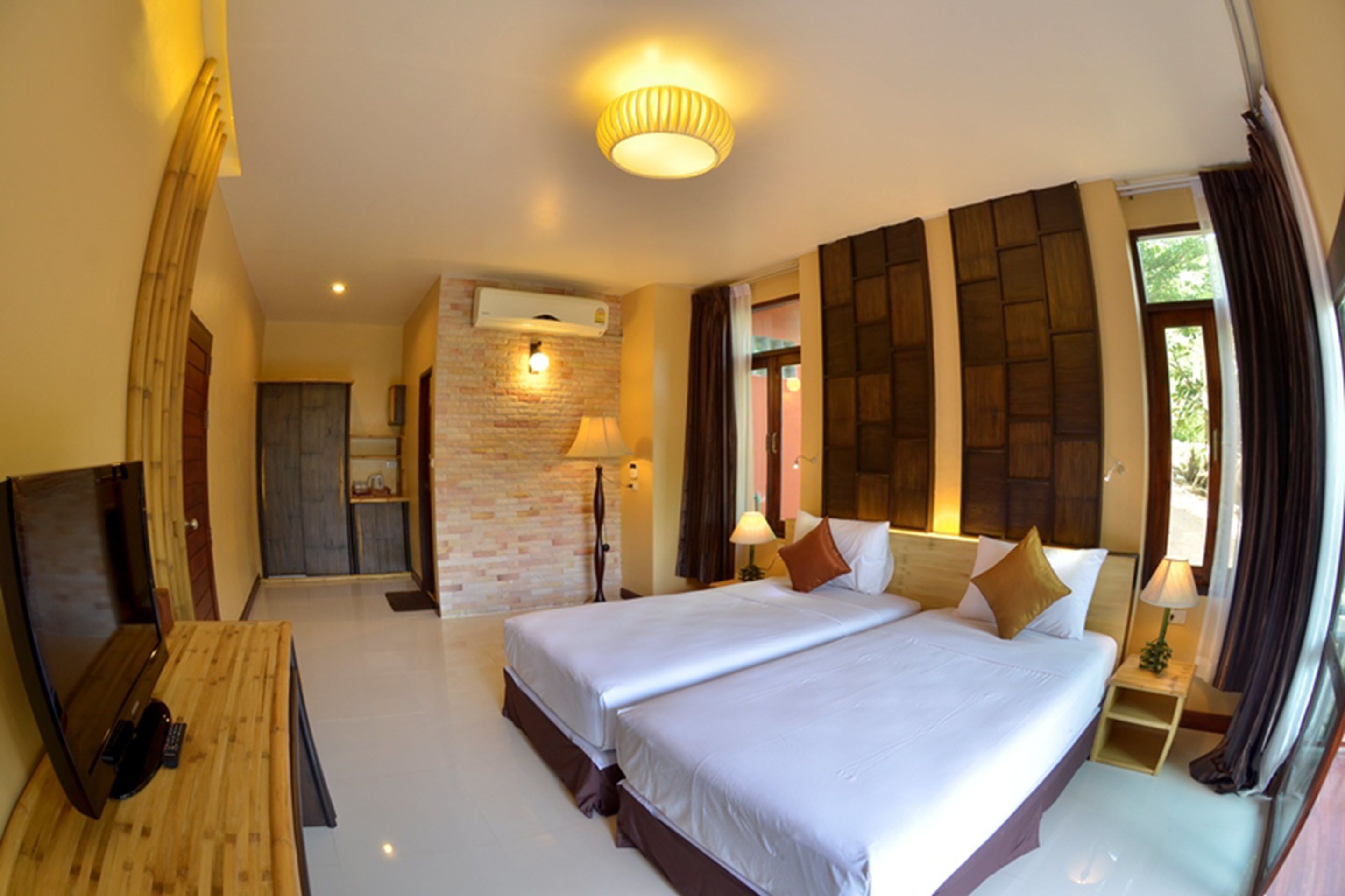 deluxe room | in-room safe, free wifi, bed sheets