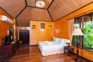 Deluxe Bungalow, Sea View | In-room safe, free WiFi, bed sheets - Palm Leaf Resort (Koh Tao)