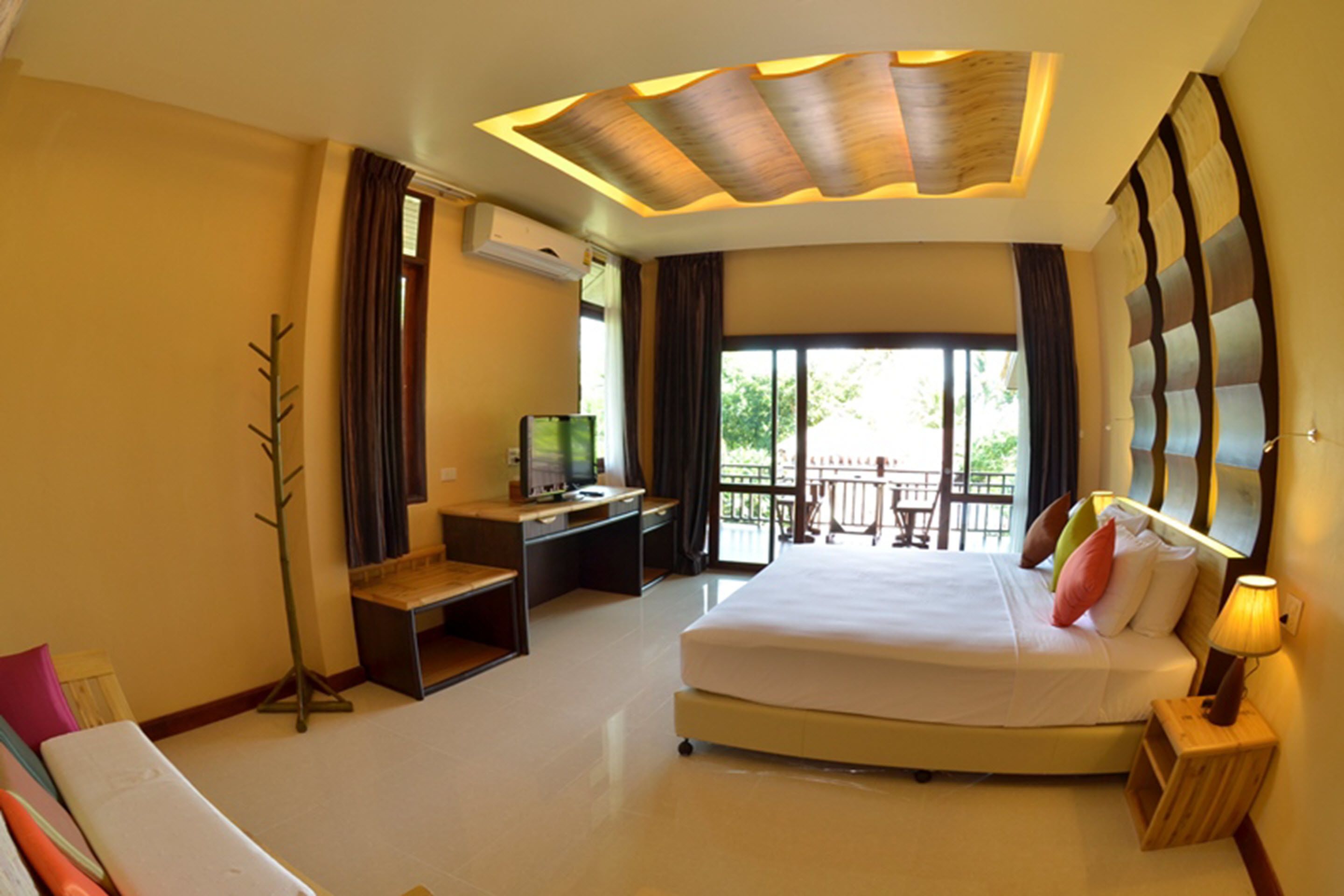 deluxe room | in-room safe, free wifi, bed sheets