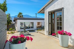 Vista frontal de la propiedad