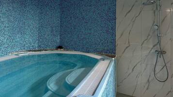 Sauna seca, massagens na praia, massagens