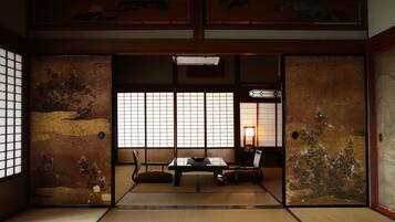 Sukiya-zukuri Hanare Chouseiden, Smoking | Minibar, in-room safe, desk, blackout drapes