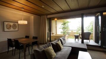 Suite with an open-air bath, Smoking | Minibar, in-room safe, desk, blackout drapes