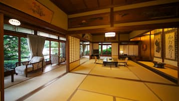 Sukiya-zukuri Hanare Chouseiden, Smoking | 1 bedroom, minibar, in-room safe, desk