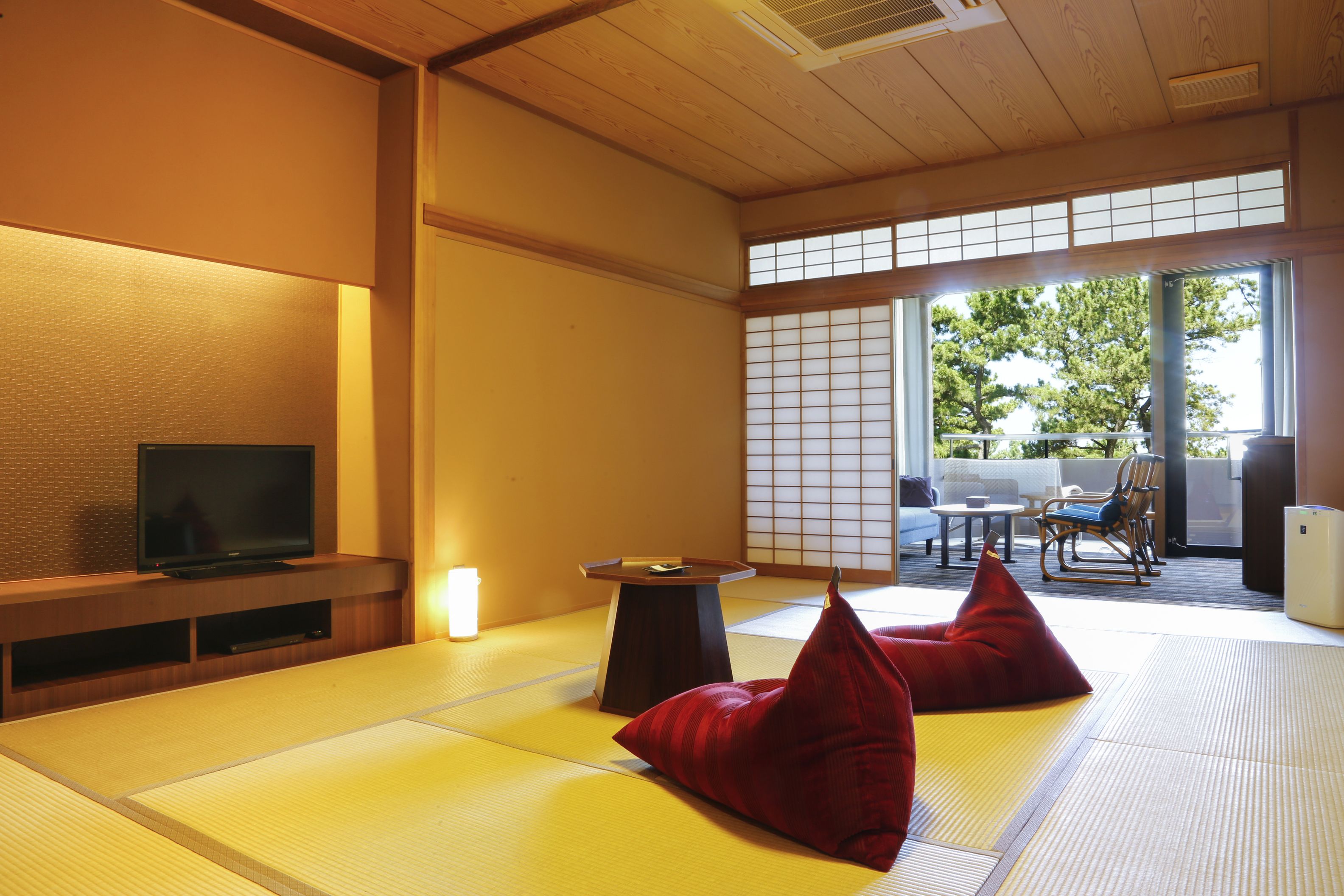 minibar, in-room safe, individually decorated, individually furnished