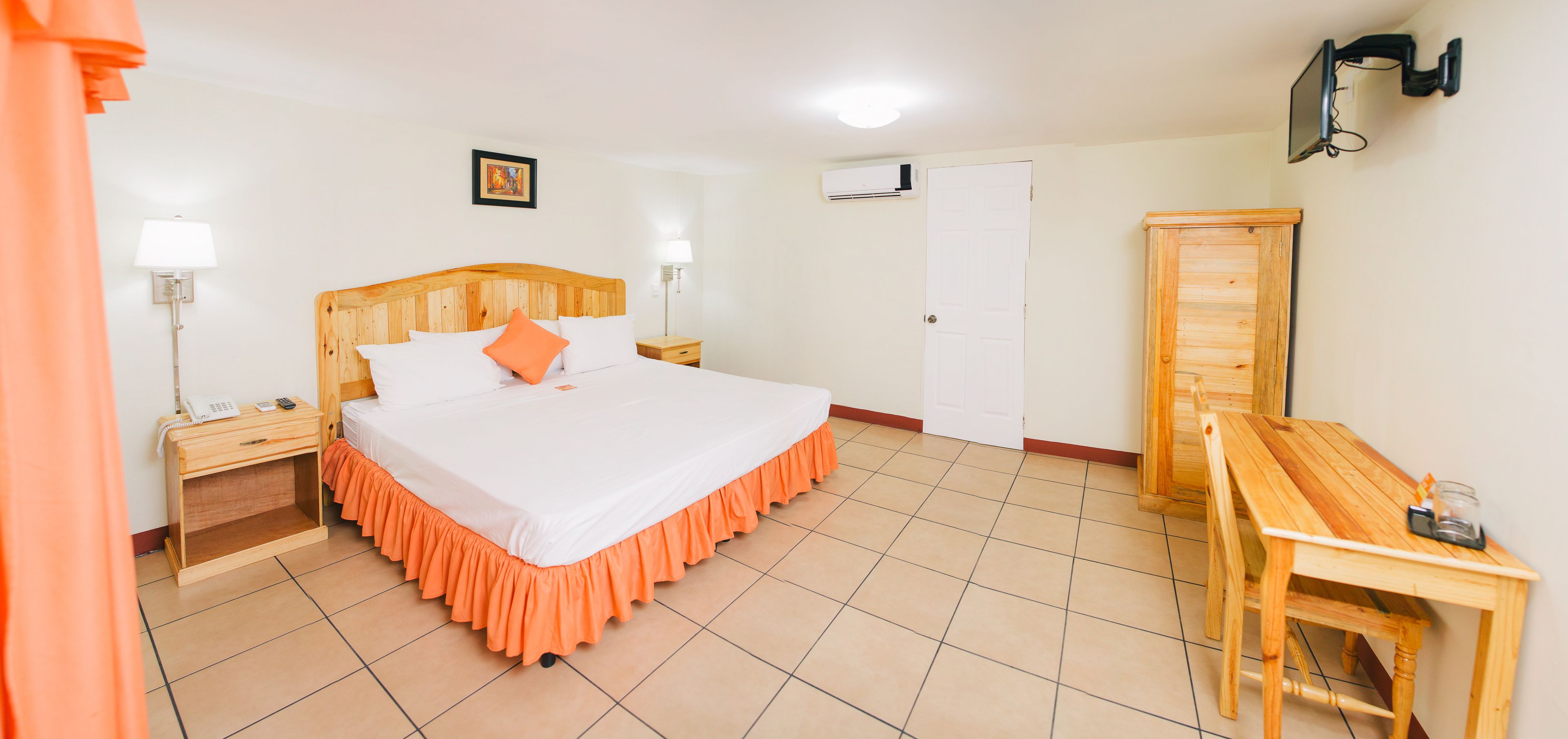 standard single room | in-room safe, desk, free wifi, bed sheets