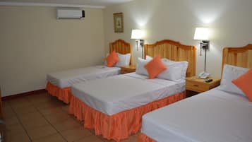 Triple Room | In-room safe, desk, WiFi (free), bed sheets